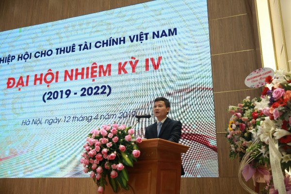 Ông Nguyễn Thiều Sơn – TGĐ Công ty cho thuê tài chính TNHH BIDV – SuMi TRUST Leasing phát biểu tham luận tại Đại hội.