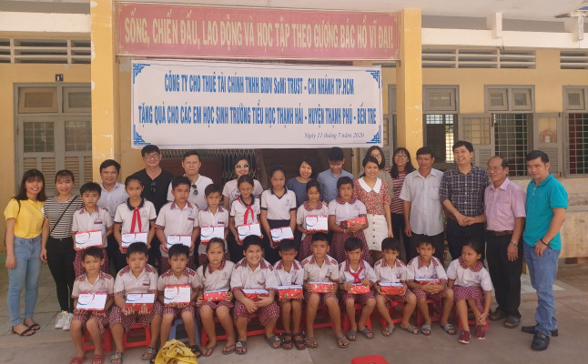 BSL HCM Branch gave gifts to pupils of Thanh Hai primary school (Thanh Hanh commune - Thanh Hanh district - Ben Tre province)