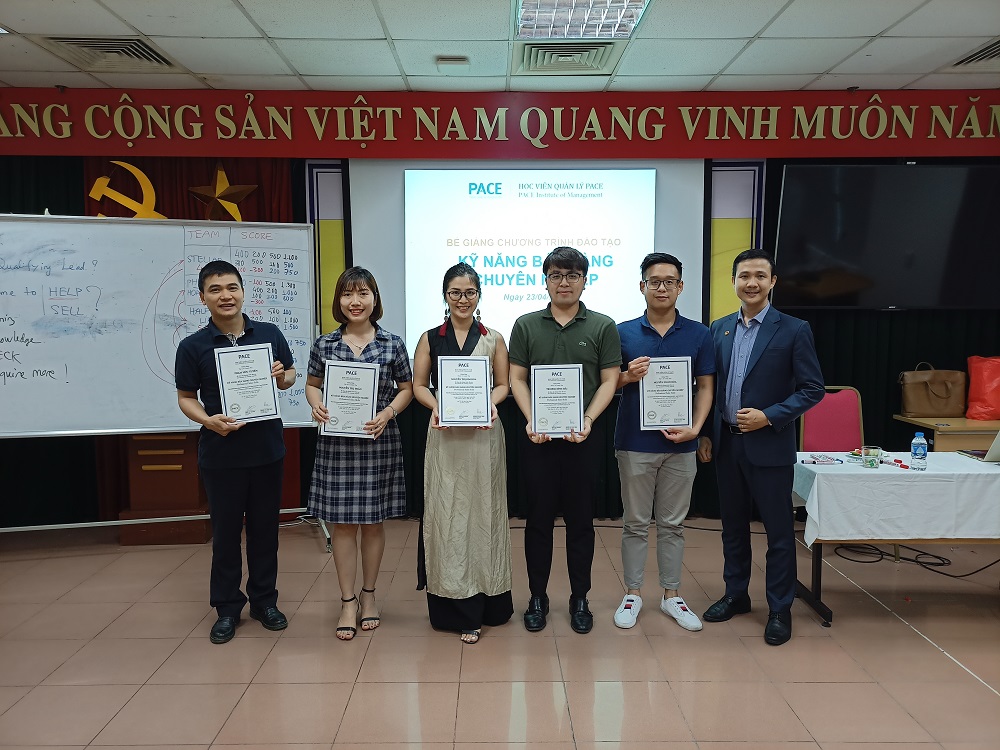 Cán bộ BSL nhận chứng nhận “Kỹ năng bán hàng chuyên nghiệp”