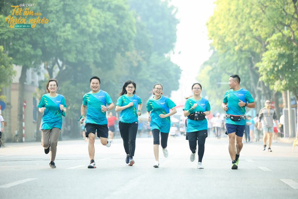 BSL participates in BIDV Run – A warm New Year for the poor 2023