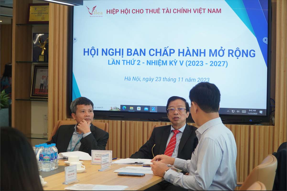 Mr. Nguyen Thieu Son, CEO of BSL and Chairman of the Association, and Mr. Pham Xuan Hoe, Secretary-General of the Association, chaired the meeting