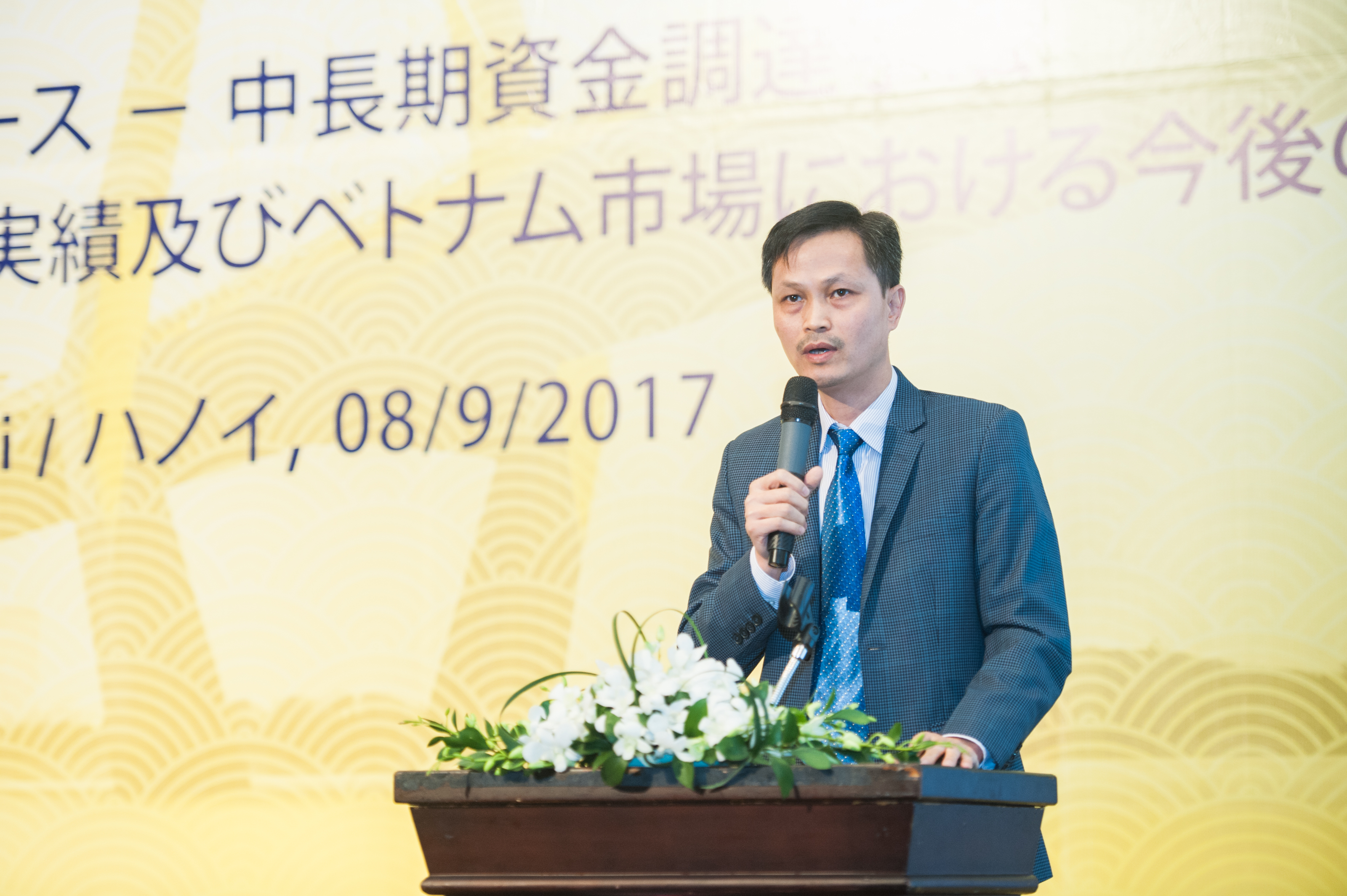Ông Nguyễn Trọng Du, Vụ trưởng Vụ 5 Cơ quan TTGSNH tham luận về khuôn khổ pháp lý và định hướng chính sách với thị trường cho thuê tài chính ở Việt Nam
