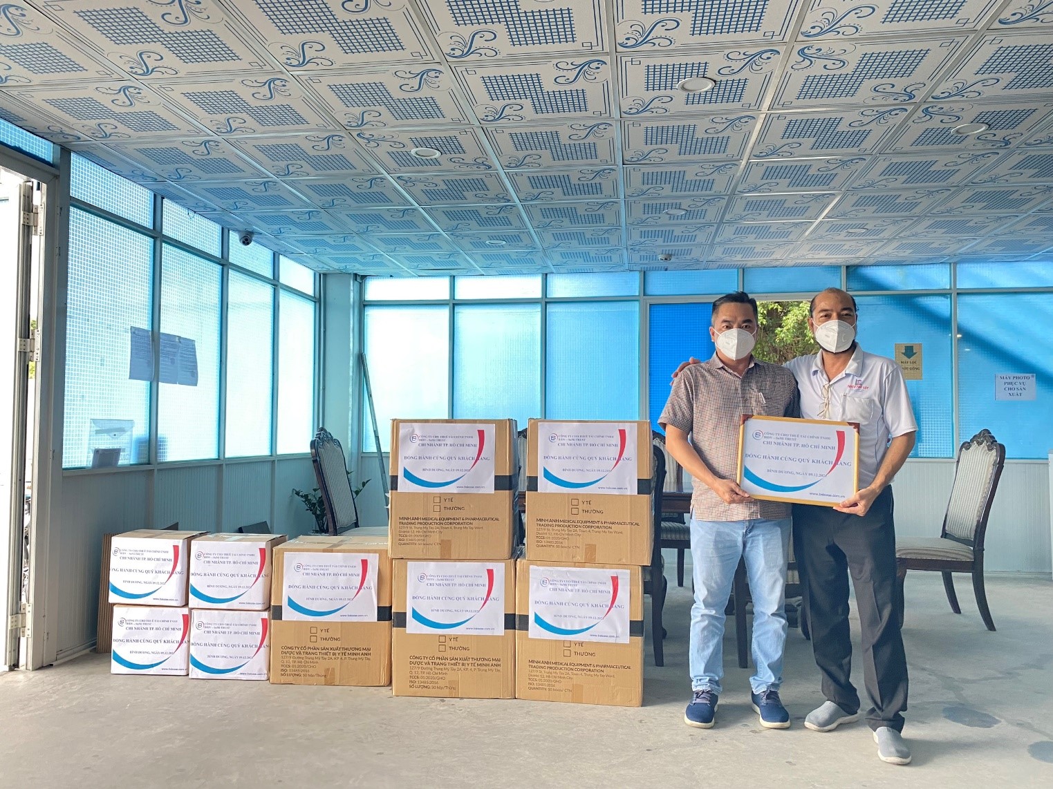 BSL HCMC handed medical supplies over to a customer in Binh Duong Province