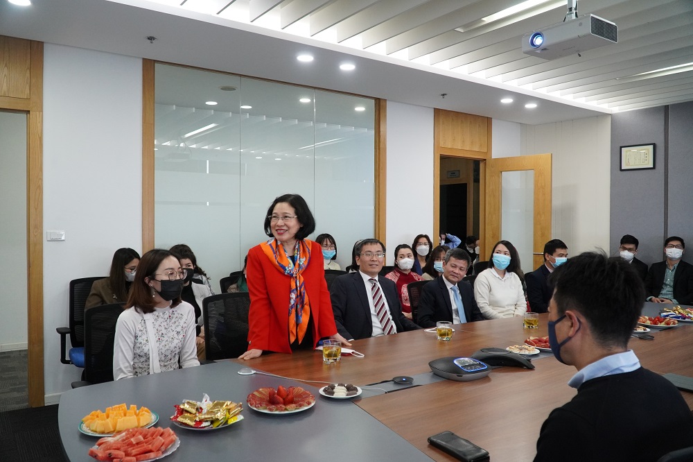Ms. Pham Thi Ngoc Anh, Vice Chairman of BSL's Board of Members, the Head of Financial Institutions Department BIDV, sent her best wishes to all employees of the company and their families