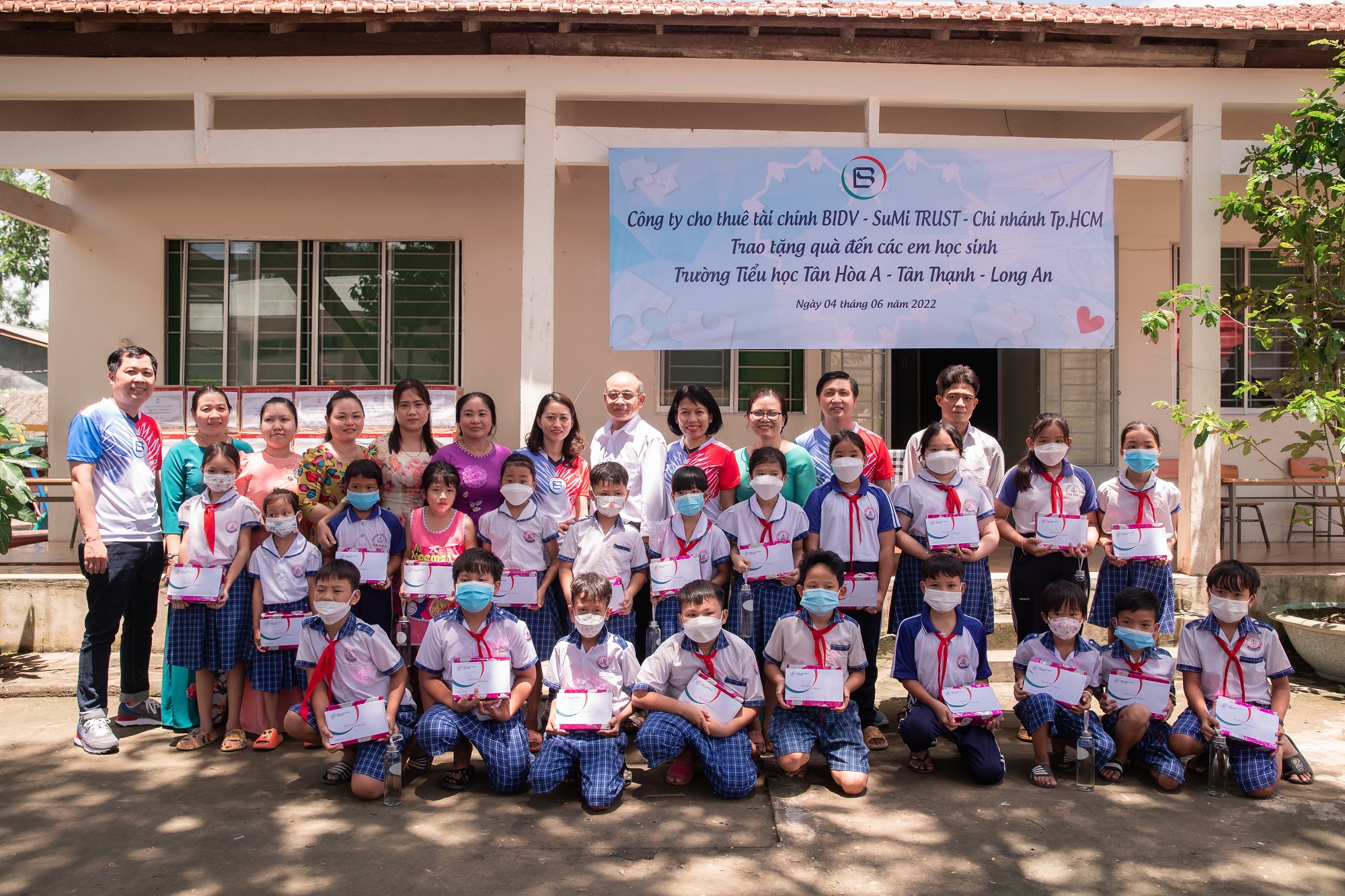 BSL HCMC Branch representatives and pupils of Tan Hoa A primary school